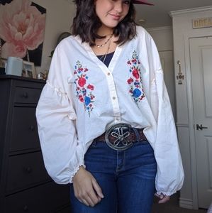 Shyanne Womens Floral Embroidered Top